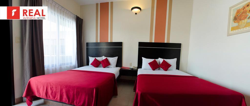 Real Avenida Hotel 툭스틀라 외부 사진