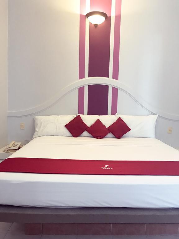 Real Avenida Hotel 툭스틀라 외부 사진