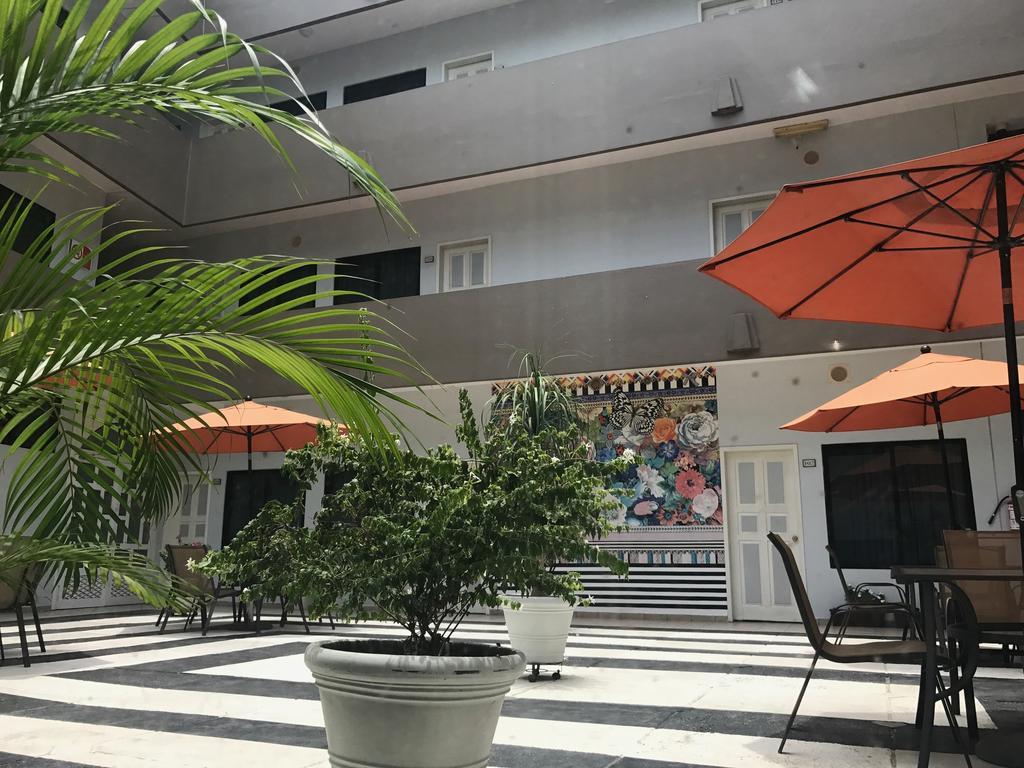 Real Avenida Hotel 툭스틀라 외부 사진